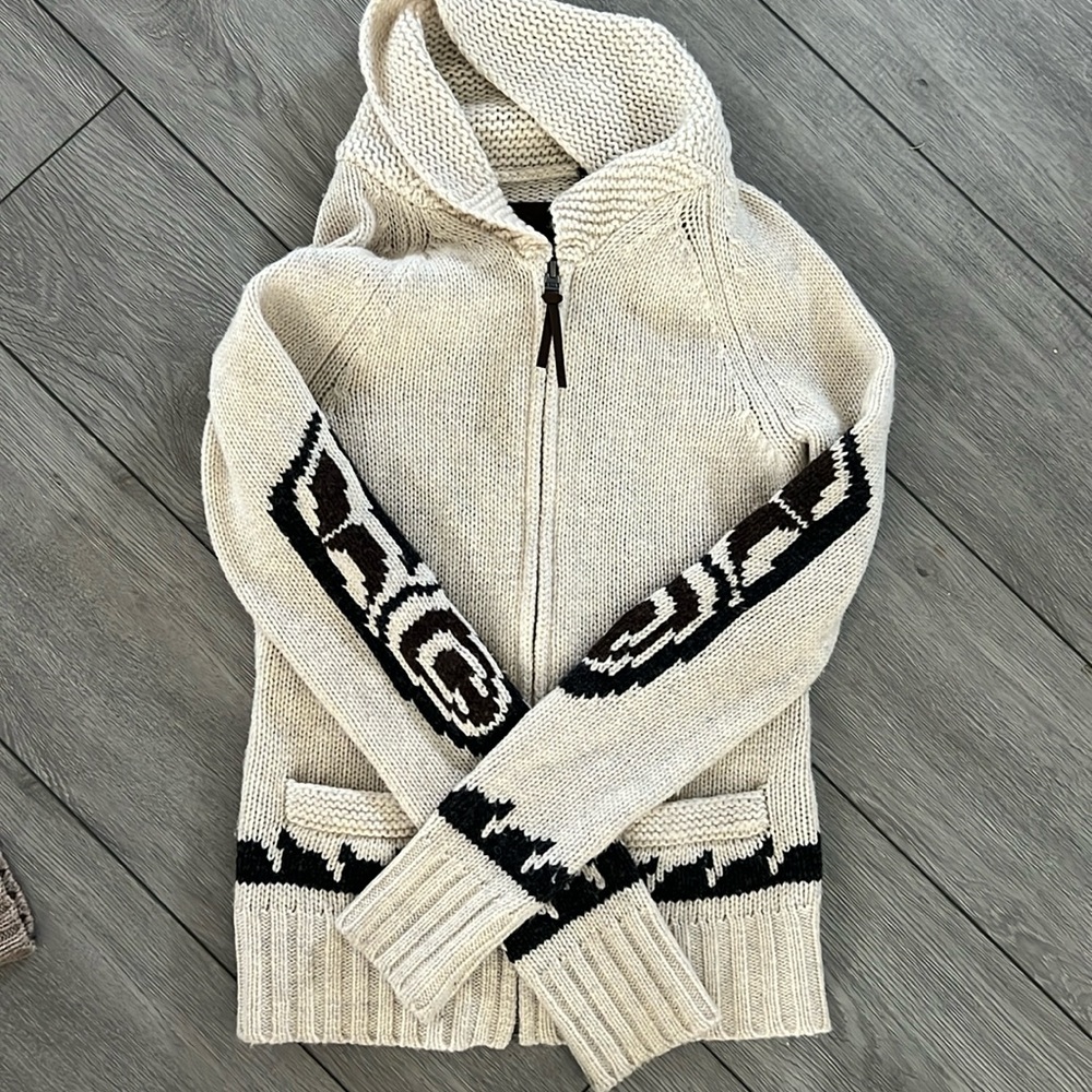 Aritzia wool sweater